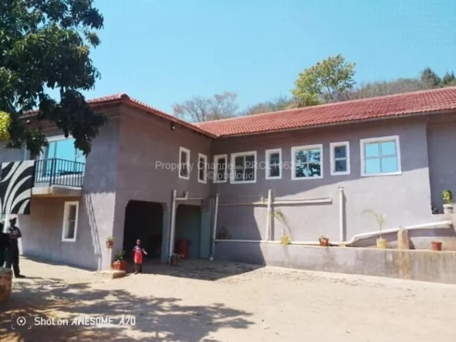Borrowdale Philadelphia: 9-Bed Spacious Home with Borehole & Balcony